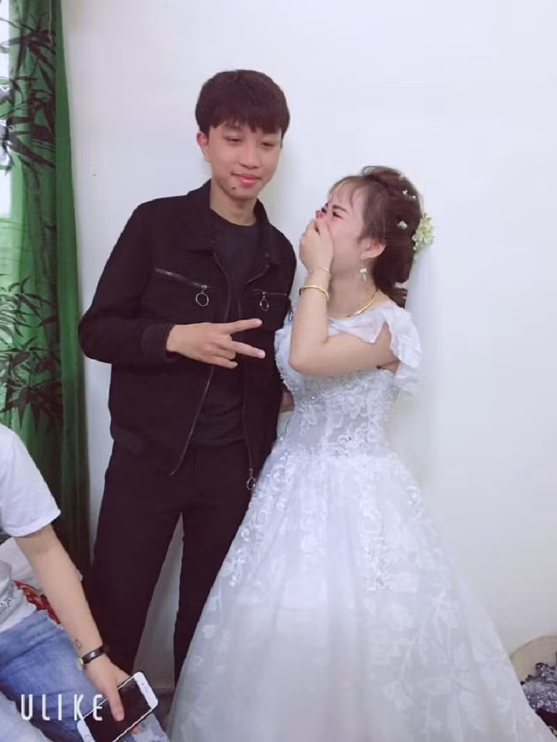 Thậm chí, Hiếu khóc sướt mướt ở đám cưới, về nhà vẫn còn khóc rưng rức vì nhớ và thương bạn. Ảnh: Tổng hợp