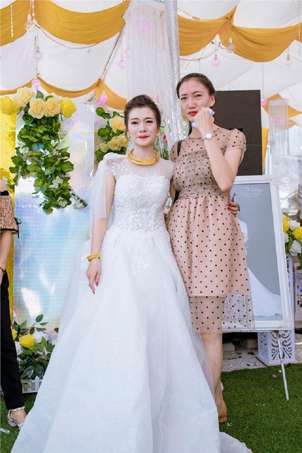 Tương tự với khoảnh khắc trên, hai cô bạn thân Mai Hương và Thanh Hường cũng từng khiến mọi người ngưỡng mộ bởi có tình bạn đẹp như vậy.