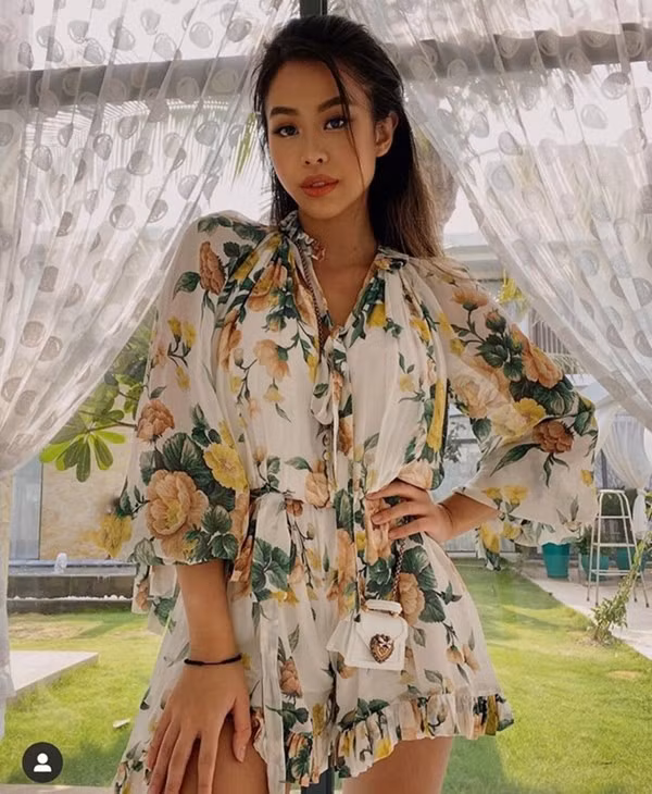 Em chồng Hà Tăng từng sang Anh du học. Cô tốt nghiệp Đại học London vào tháng 9/2018. Hiện Tiên Nguyễn đang phụ giúp gia đình kinh doanh. Ảnh: Tổng hợp