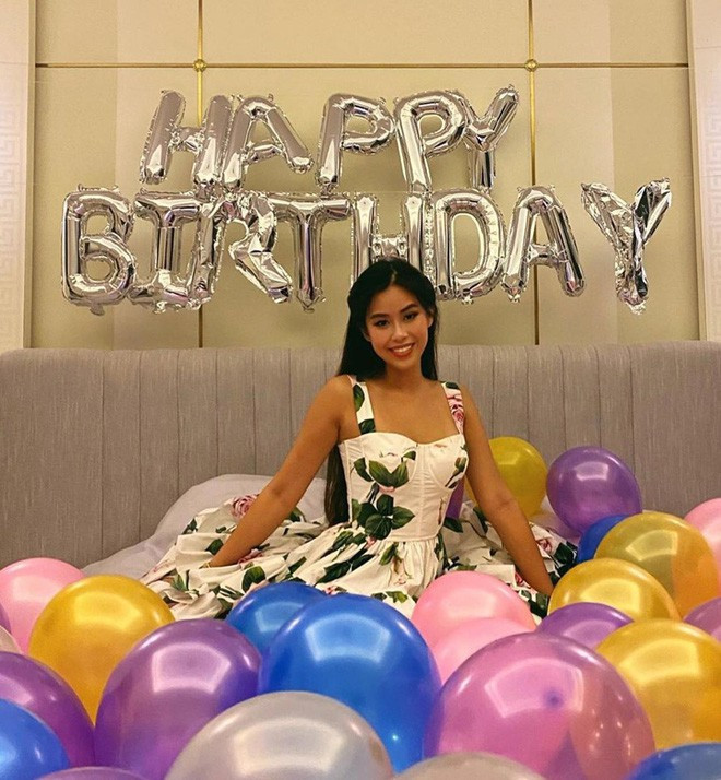 Riêng về nàng rich kid, dù xuất thân từ vạch đích nhưng bản thân Tiên Nguyễn cũng là người tài năng, tự lập.