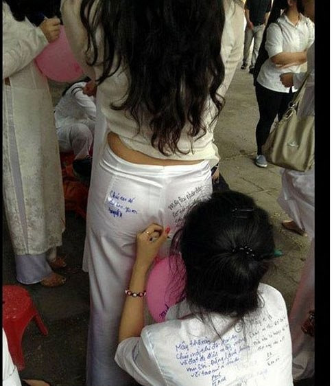 Dù là cùng giới tính nhưng việc viết lên vị trí nhạy cảm của bạn cũng là điều không nên.