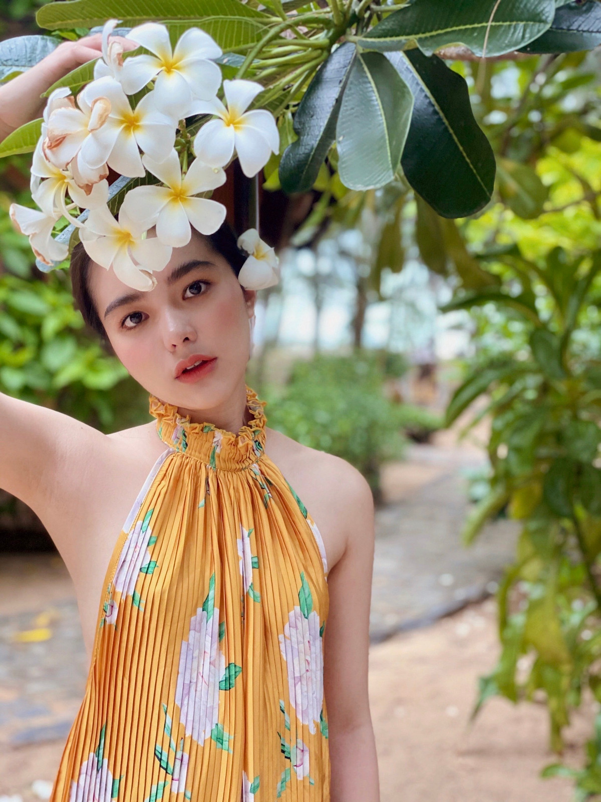 Trước đó, nhờ nhan sắc vóc dáng cao ráo, gương mặt lai Tây khả ái cùng đôi mắt sáng, hot girl lai Hồ Thiên Trang gây ấn tượng trong đợt thi THPT quốc gia năm 2019.