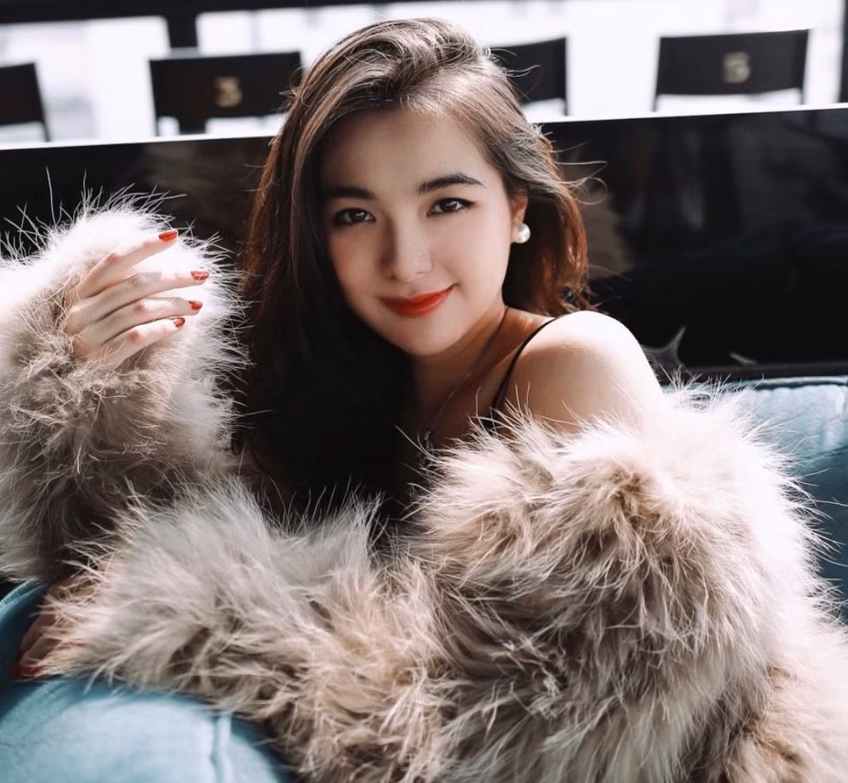 Tìm hiểu về cuộc sống của Hồ Thiên Trang, nhiều người biết rằng cô bạn này có xuất thân gia đình khá giả. Tuy nhiên, không phải vì thế mà hot girl lai 10X này mà "ngồi mát, ăn bát vàng".