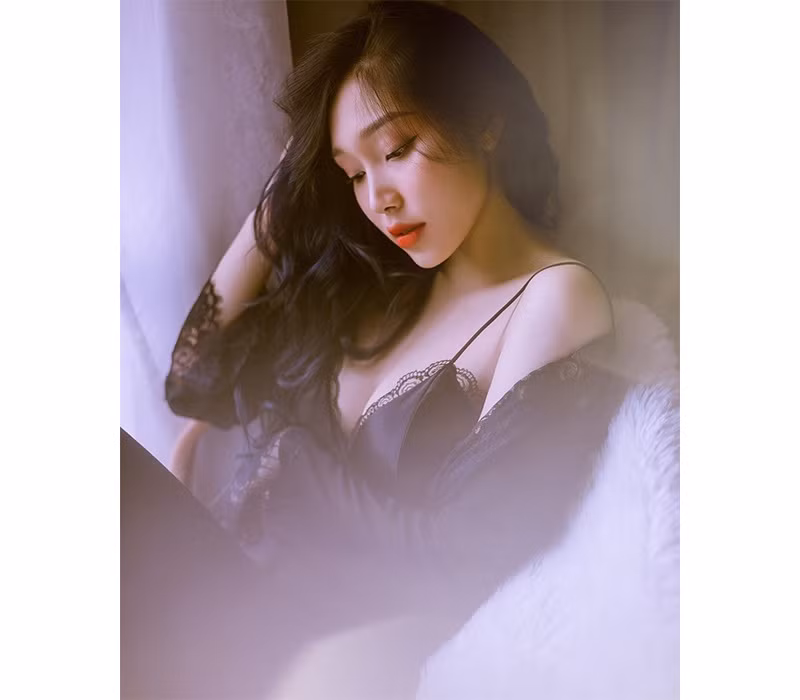 Cô nàng sở hữu thân hình săn chắc nhờ chơi cầu lông và nhiều môn thể thao kết hợp. Lợi thế về ngoại hình giúp cô ghi điểm trong những shoot hình chụp mẫu nội y.