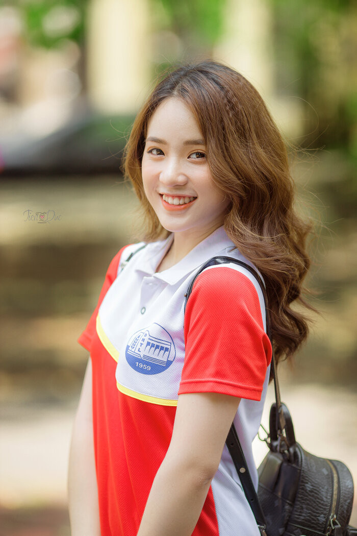 Bộ ảnh này của gái xinh trường Thủy Lợi được chia sẻ rộng rãi vào năm 2020. Sau hơn 1 năm nổi tiếng, hiện tại cô nàng đã có rất nhiều thay đổi về ngoại hình lẫn phong cách.