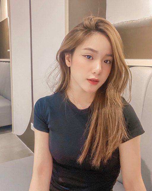 Khác hẳn với hình tượng thơ ngay, trong trẻo của "nữ thần đồng phục" ngày nào, Thu Phương của ngày hôm nay rất gợi cảm và táo bạo.