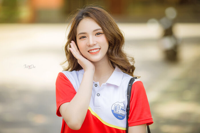 Bùi Thu Phương (sinh năm 2000, sống tại Hà Nội) được biết đến với cái tên " nữ thần đồng phục" khi cô nàng diện đồng phục thể dục của trường Đại học Thủy lợi (Hà Nội).