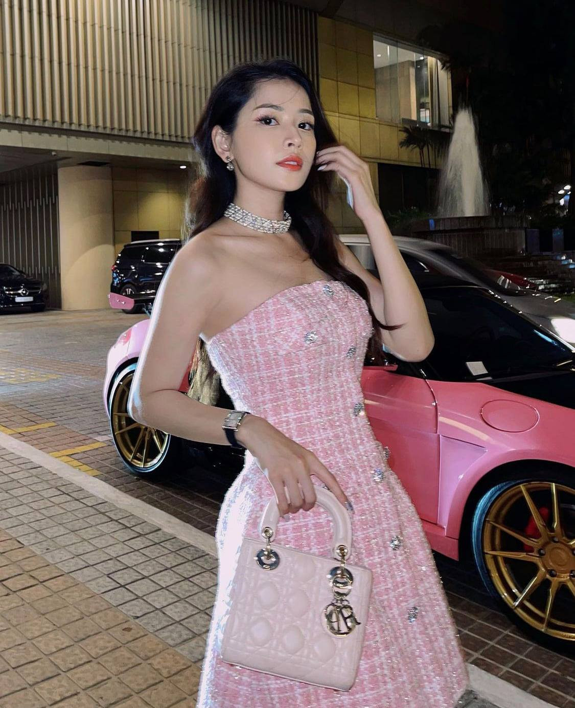 Từ khi chuyển hướng sang làm ca sĩ và thoát khỏi mác hot girl, mọi động thái, hành động của Chi Pu luôn nhận về hàng loạt chỉ trích và luôn bị anti-fan săm soi.