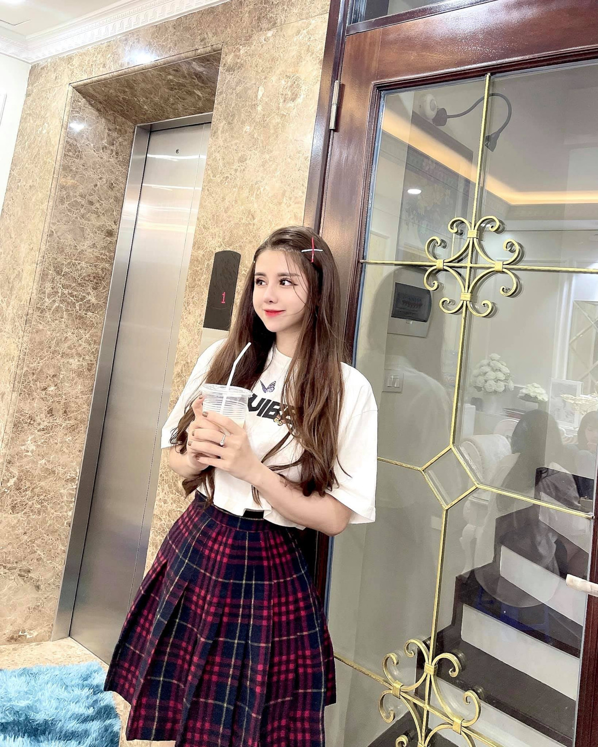 Sau khi ly hôn, hot girl trường Báo này gây chú ý khi liên tục đăng tải hình ảnh khoe sắc vóc xinh đẹp, nuột nà.