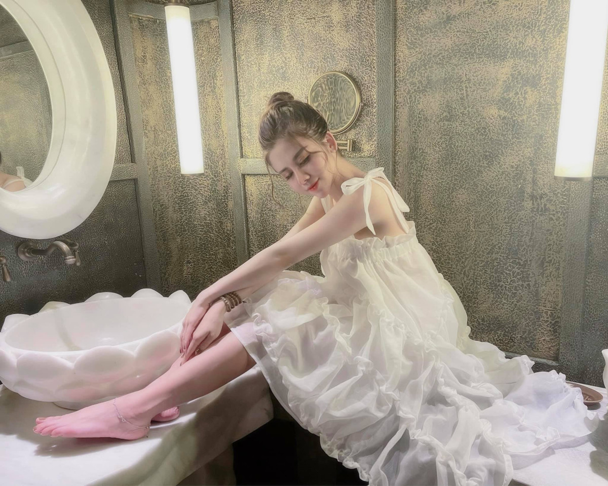 Vợ cũ Huy Cung từng nổi tiếng trong cộng đồng mạng với biệt danh "thiên thần lai" hay hot girl Học viện Báo chí &amp; Tuyên truyền.