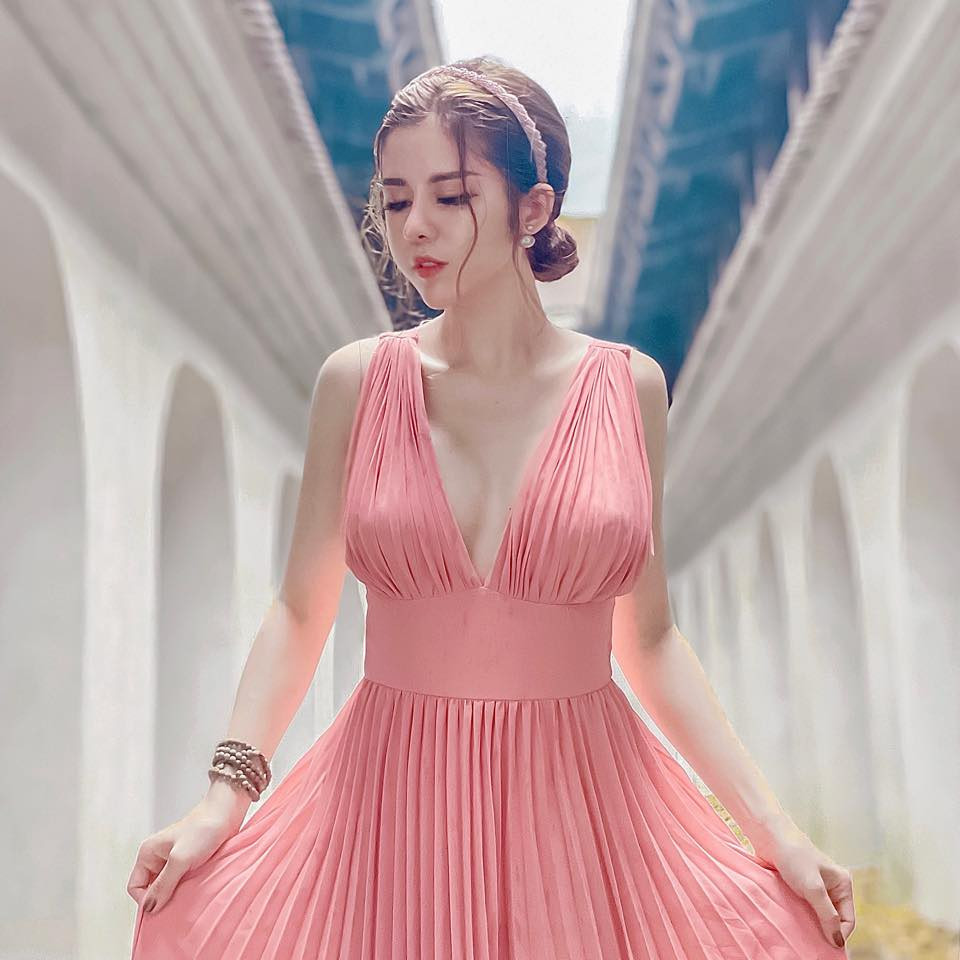 Nếu Huy Cung được biết đến là vlogger đình đám trong giới trẻ thì Mỹ Linh cũng hot không kém.