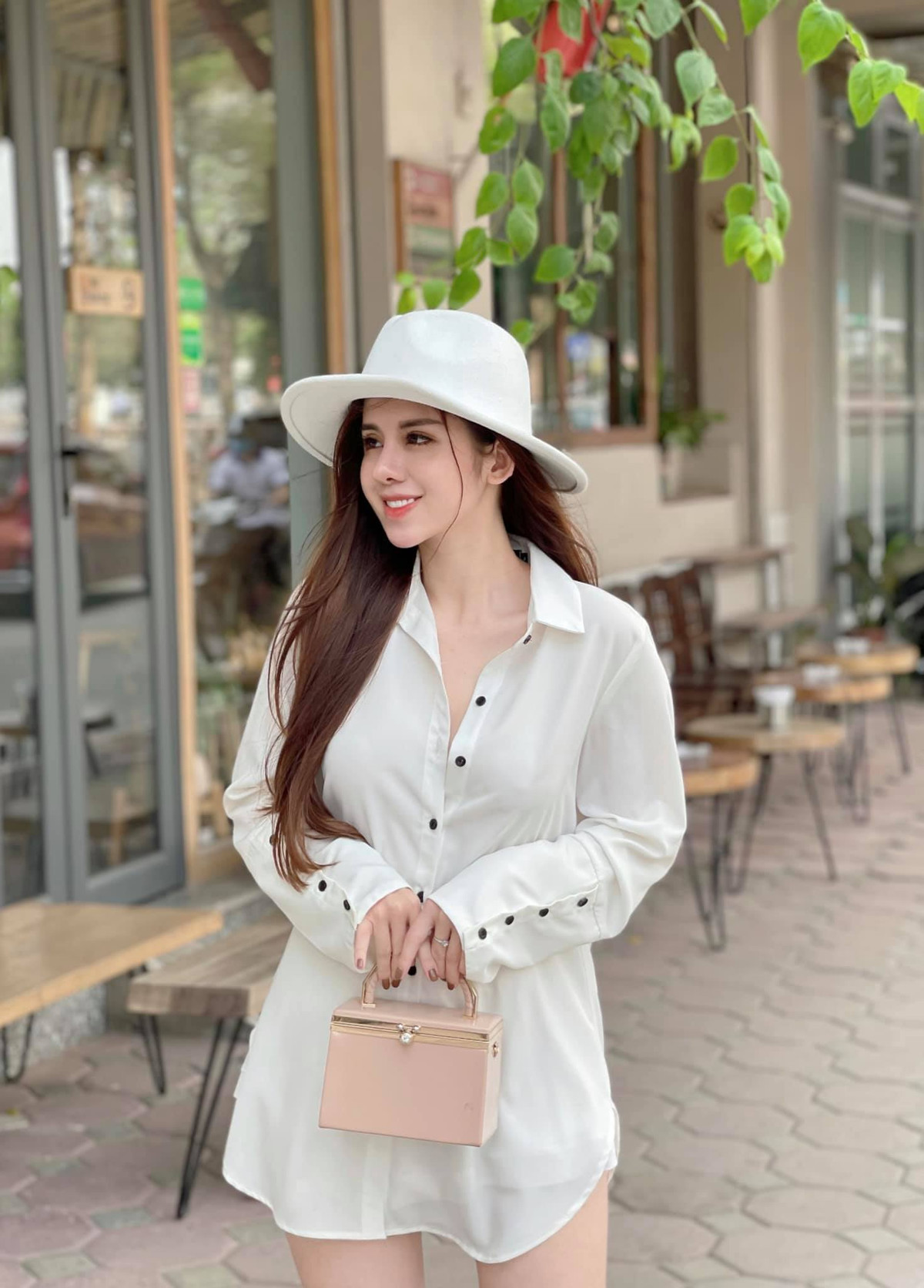 Hot girl quê Phú Thọ này từng là cái tên nổi đình đám trên MXH, đồng thời cô cũng vướng vào không ít lùm xùm từ chuyện thẩm mỹ đến tin đồn bỏ học.