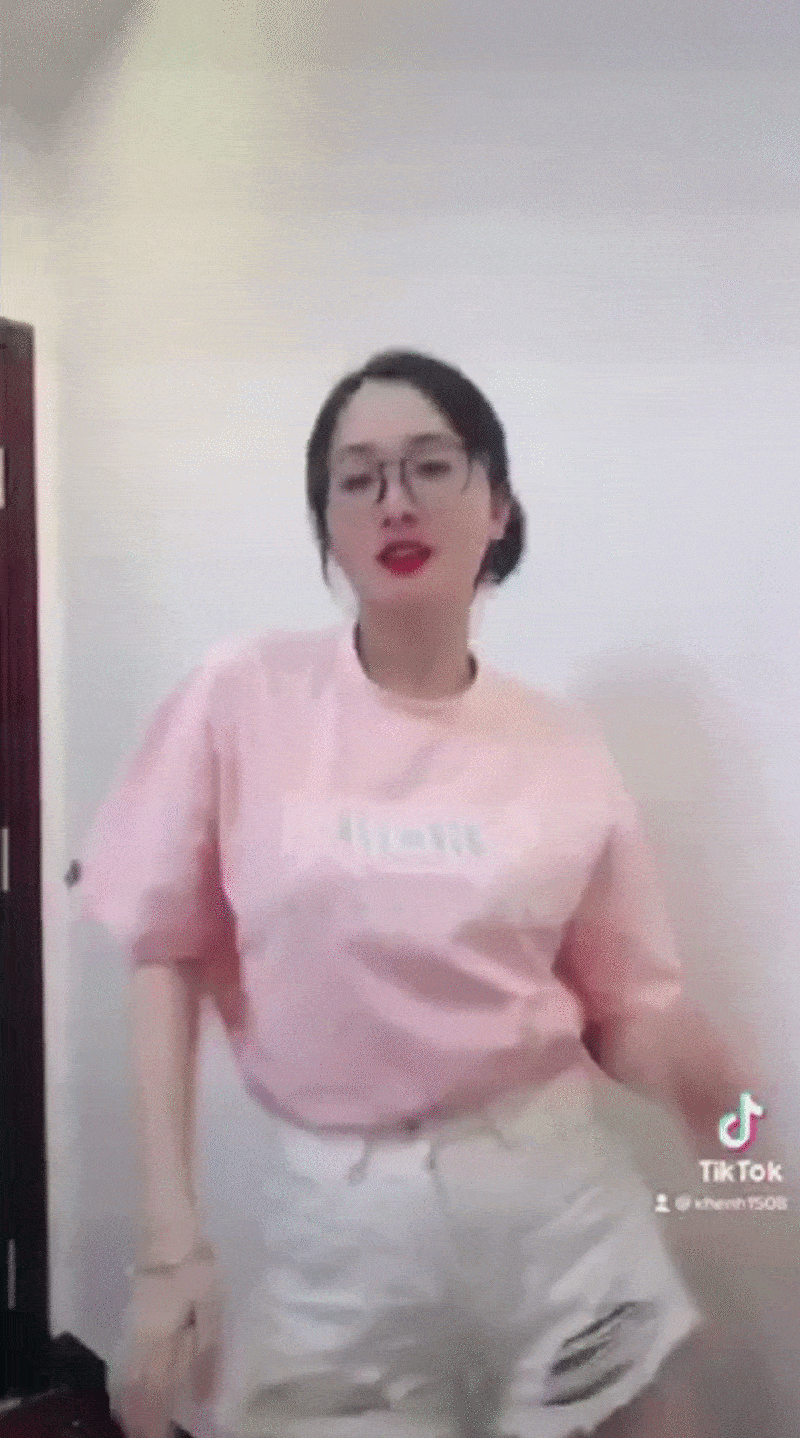 Trào lưu này khá dễ thực hiện. Không giống như nhiều trào lưu nổi đình đám trước đây trên TikTok yêu cầu người chơi phải biết nhảy nhót, hay là khoe vẻ ngoài xinh đẹp, trào lưu này có vẻ khá...dễ thực hiện.