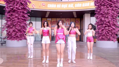 Nhờ vào giai điệu vui tươi, rộn ràng, nghe tới đâu muốn gật gù nhảy theo tới đó mà trào lưu này đã khiến hội Tiktoker cũng hưởng ứng "rần rần" theo. Ảnh: Tổng hợp