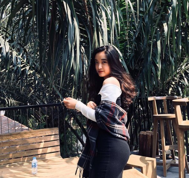 Thạch Thảo còn có một kênh YouTube riêng để giới thiệu các loại nước hoa khá nổi tiếng. Ảnh: IGNV