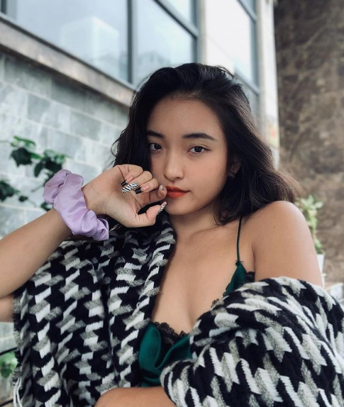 Instagram cá nhân của Thạch Thảo phủ kín bằng hình ảnh với nụ cười cực kì rạng rỡ.