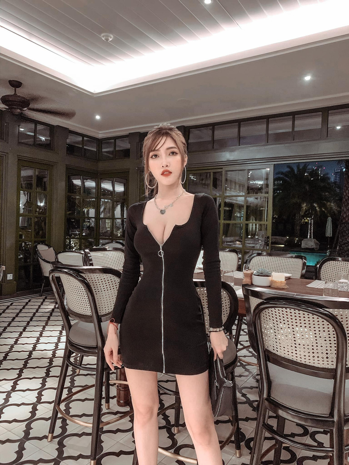 Sở hữu nhan sắc xinh đẹp không góc chết kết hợp cùng body nóng bỏng chuẩn từng số đo, không khó hiểu khi nàng hot girl Ghiền mì gõ nhận được rất nhiều sự hâm mộ trên mạng xã hội.