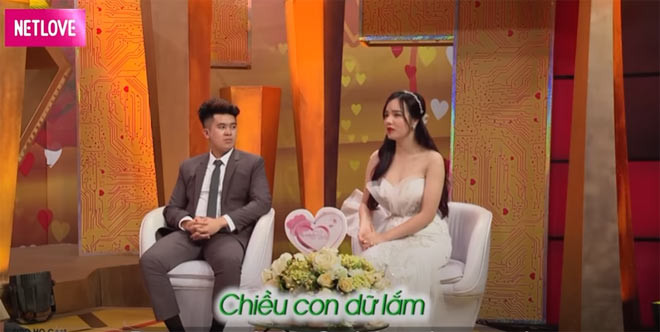 Bên cạnh được chồng yêu thương, thấu hiểu, mẹ chồng của Thủy Tiên cũng rất tâm lý và thương cô. Trong những clip TikTok mà cô thực hiện luôn có sự góp mặt của mẹ chồng và chồng.