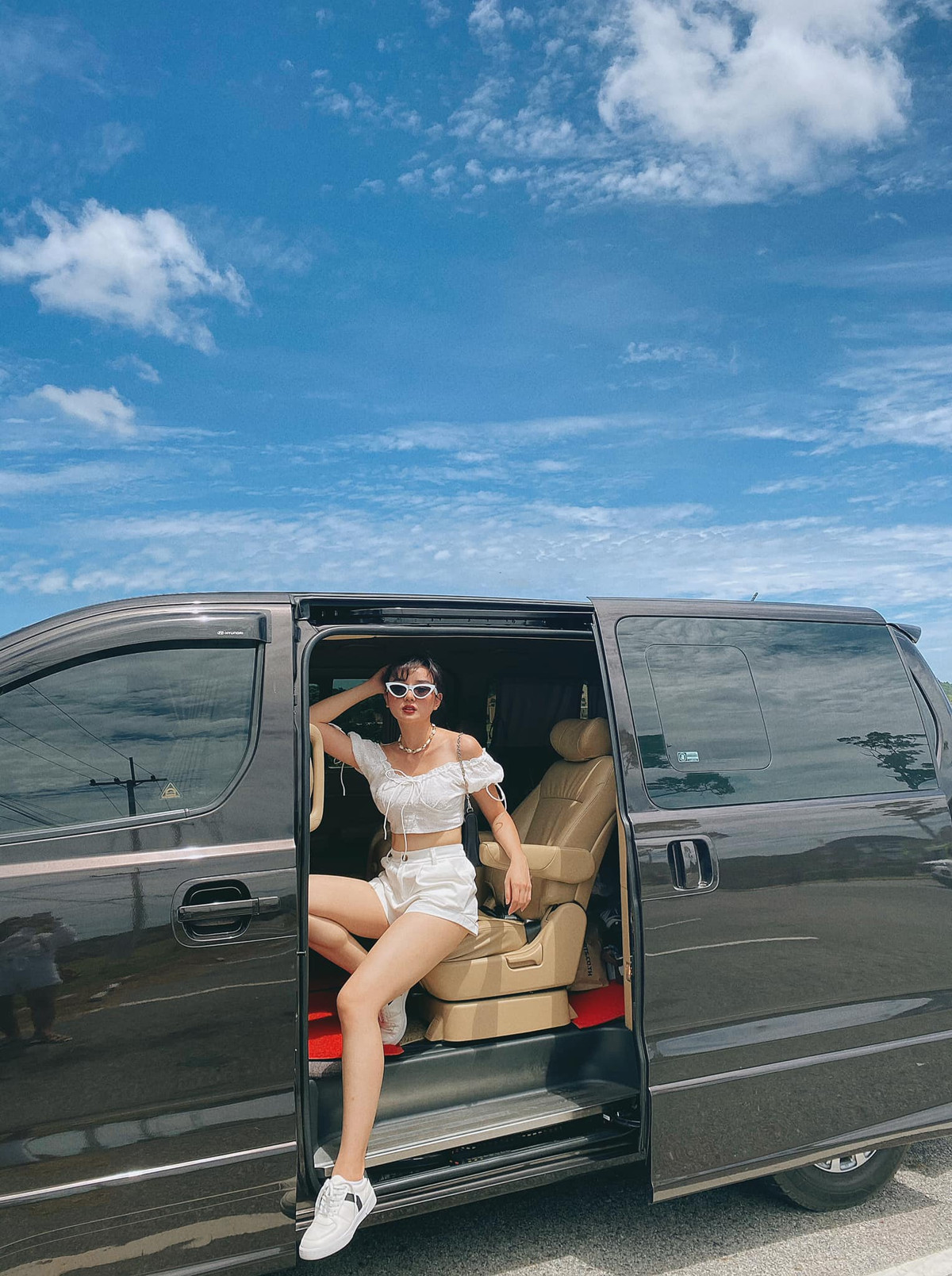 Giàu có, được chồng chiều... "hot girl thẩm mỹ" - Angela Chu khiến nhiều chị em phải ghen tị, mặc dù cô nàng đang sinh sống cùng chồng ở tận Thái Lan.