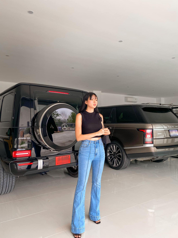 Luôn có người yêu thương, chiều chuộng như thế này bảo sao Angela Chu vẫn giữ được nhan sắc xinh đẹp, mặn mà không hề thay đổi.