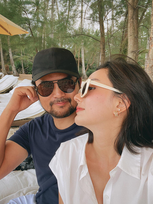 Mỗi lần khoe chồng Angela Chu lại không hề gây thất vọng bằng loạt cử chỉ, hành động yêu thương, chiều chuộng vợ của ông xã đại gia này.