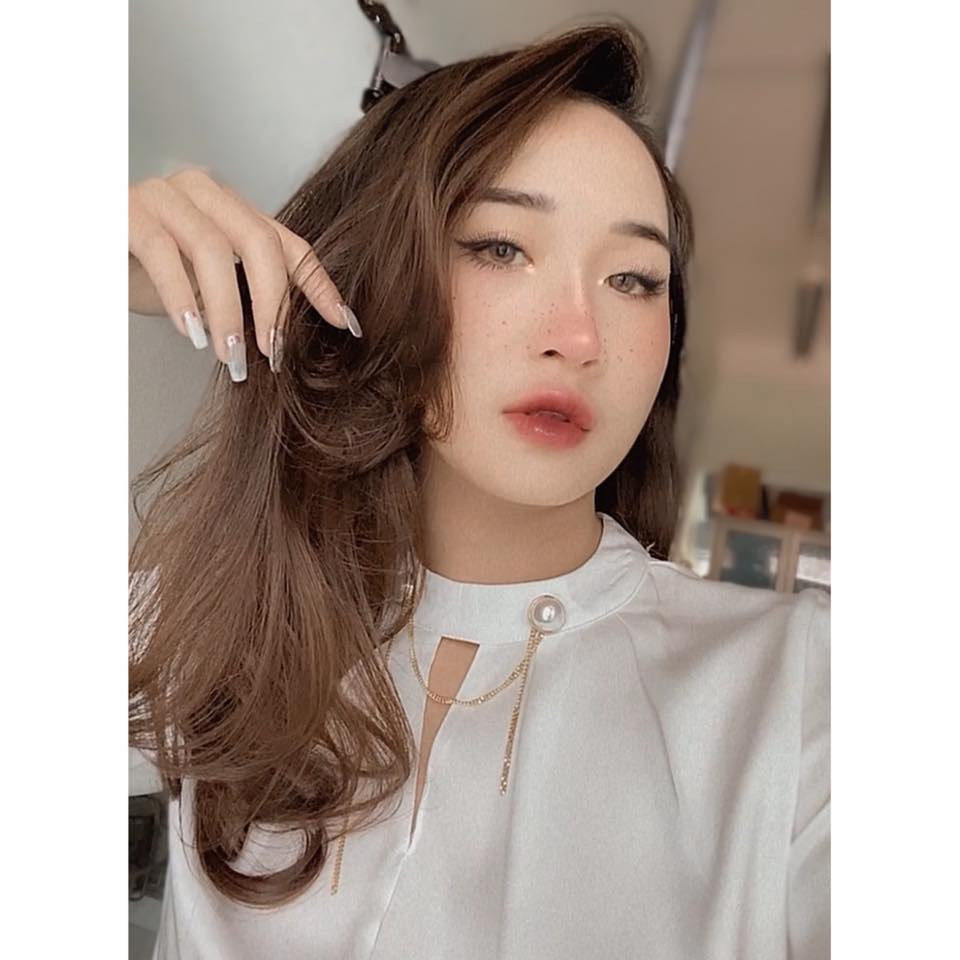 Cô giáo Phương Thảo cũng sở hữu đường cong cơ thể nóng bỏng, quyến rũ vô cùng.