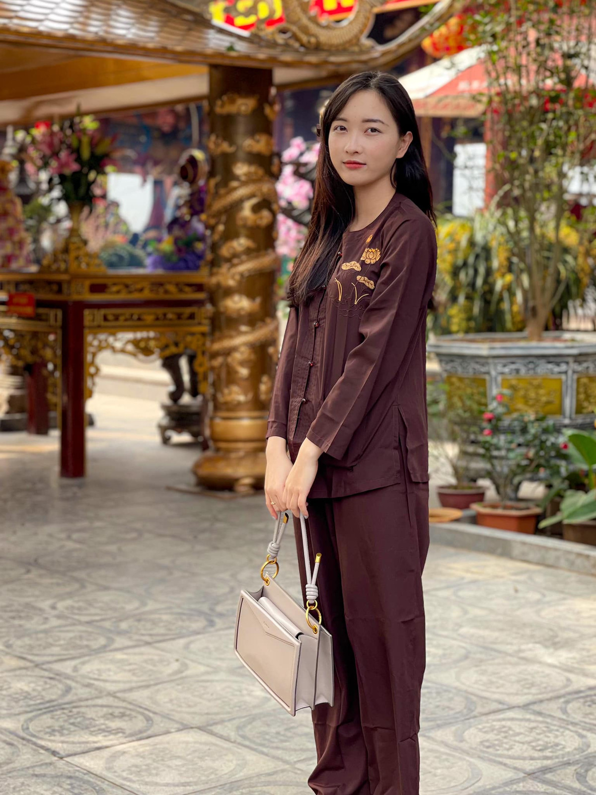 Theo dõi trang cá nhân của Ngọc Ánh có thể thấy cô gái này cực may mắn khi không chỉ xinh đẹp mà còn có mẹ chồng "đỉnh của đỉnh".