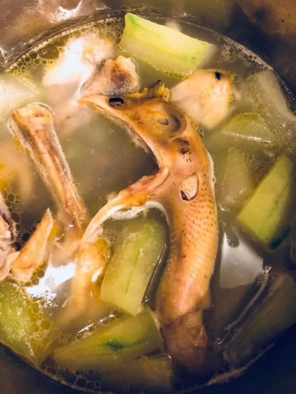 Trên MXH trước đó đã xuất hiện nhiều món ăn "thảm họa" của hội chị em rảnh rỗi trong mùa dịch.