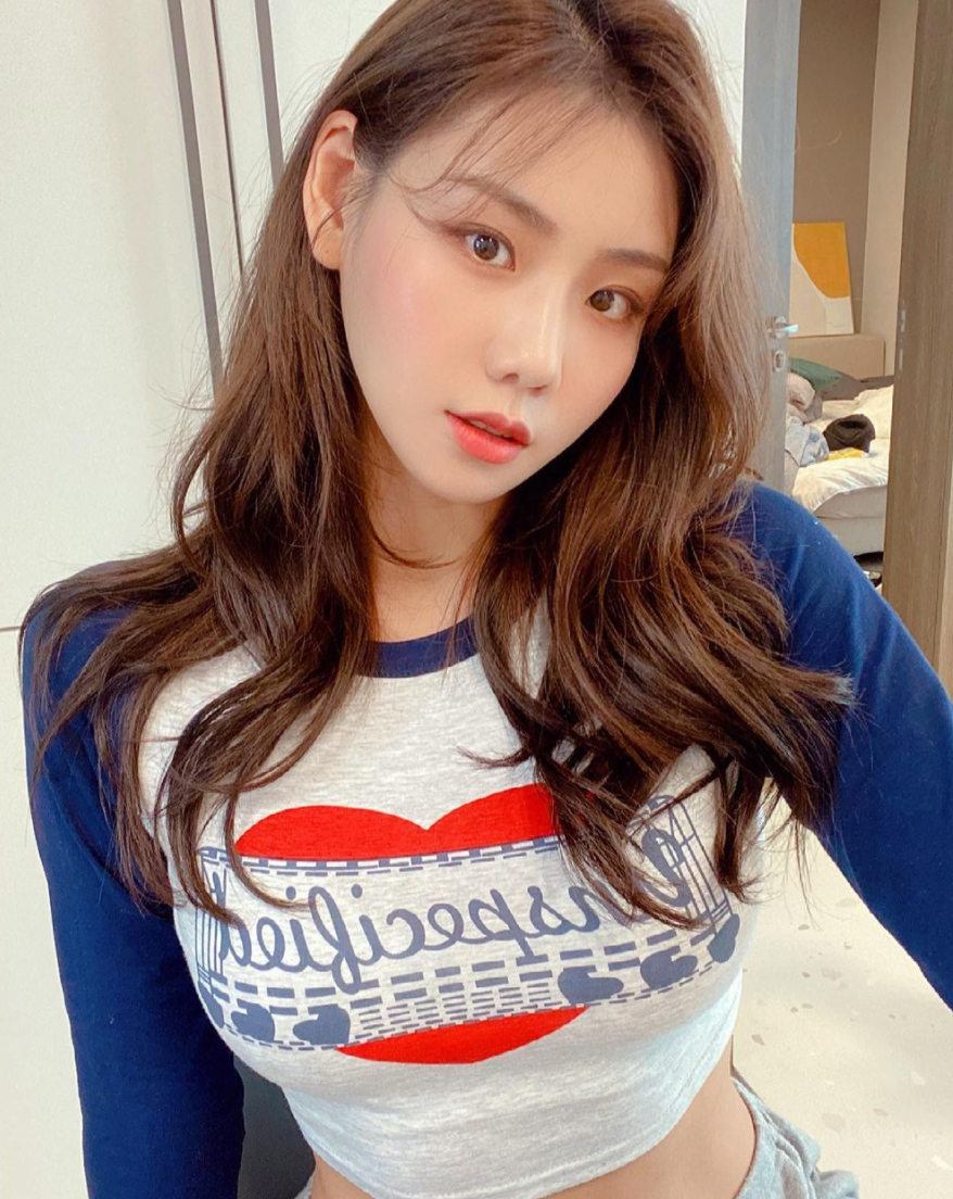 Dù khác xa nhiều người mẫu thông thường, thế nhưng, ở Boram lại nổi bật bởi sự tự tin và nét quyến rũ. Cô không ngại ngần khoe trọn vóc dáng bản thân và hạnh phúc với điều đó.