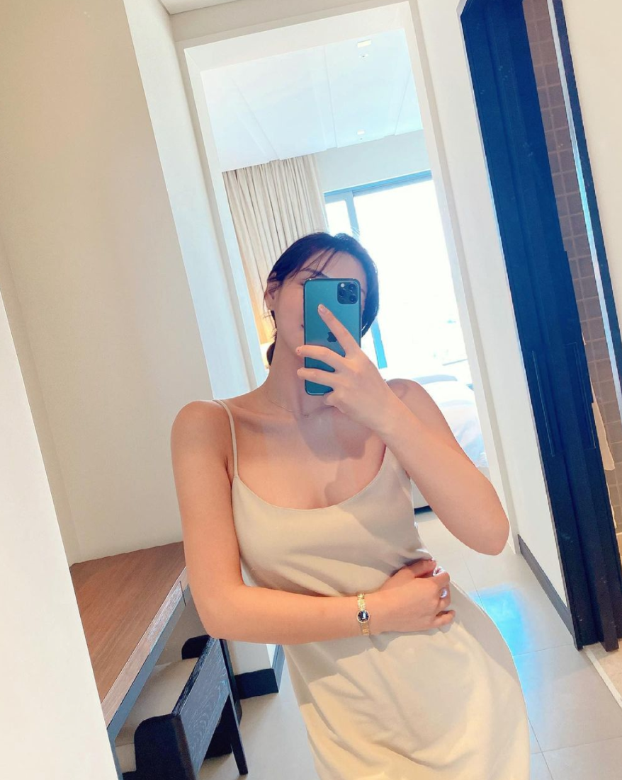 Trang Instagram của Boram hiện có hơn 1 triệu lượt theo dõi, kênh Youtube của cô thu hút hơn 145.000 lượt đăng ký.