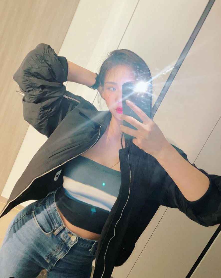 Mặc dù nặng cân hơn so với thước đo nhưng vóc dáng của cô rất cân đối, không phải tạng người béo phì.