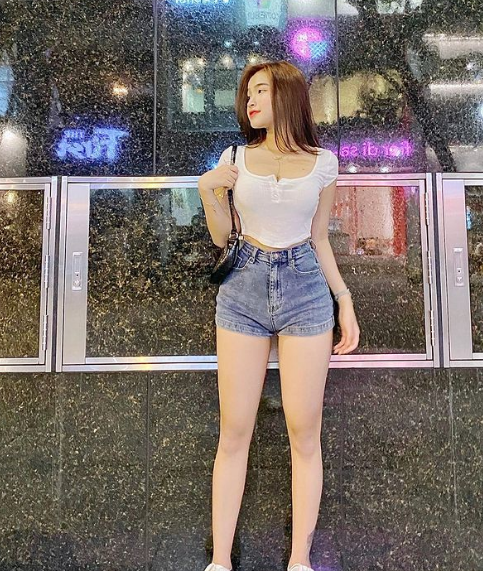 Hiện tại, Bảo Trân đang sở hữu hơn 120 ngàn theo dõi trên Facebook và hơn 100 theo dõi trên Instagram. Ảnh: FBNV, IGNV