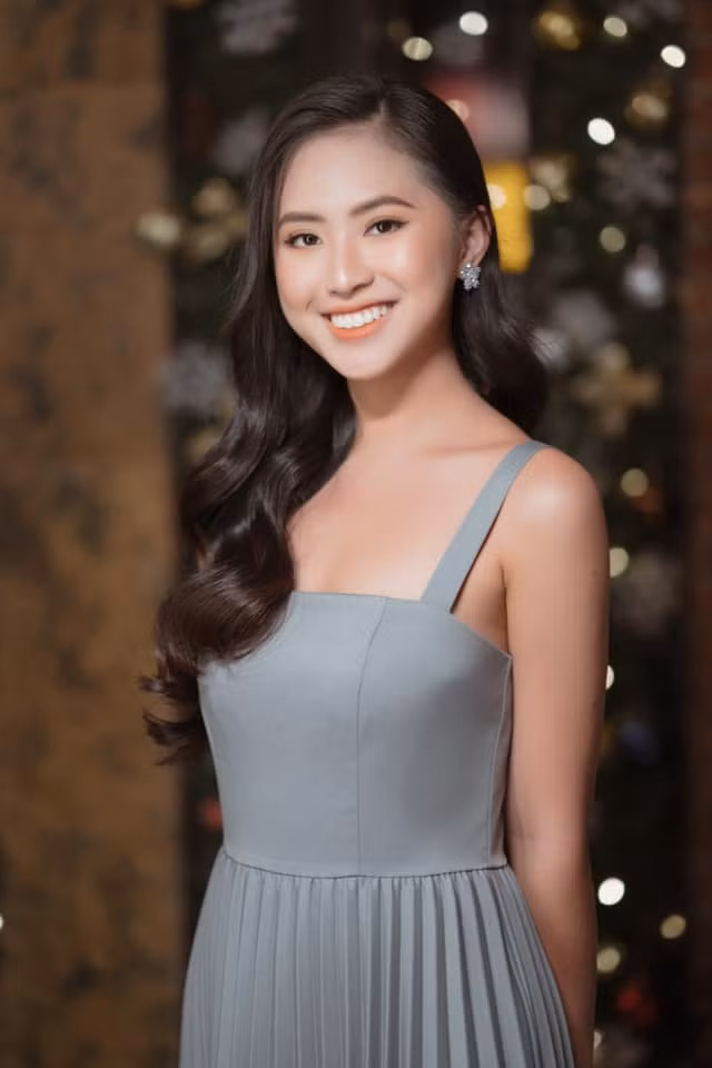 Ngoài gây ấn tượng bởi gương mặt sáng cùng thách tích "khủng", Bảo Nghi còn hút mắt người đối diện khi sở hữu cóc dáng chuẩn đồng hồ cát.