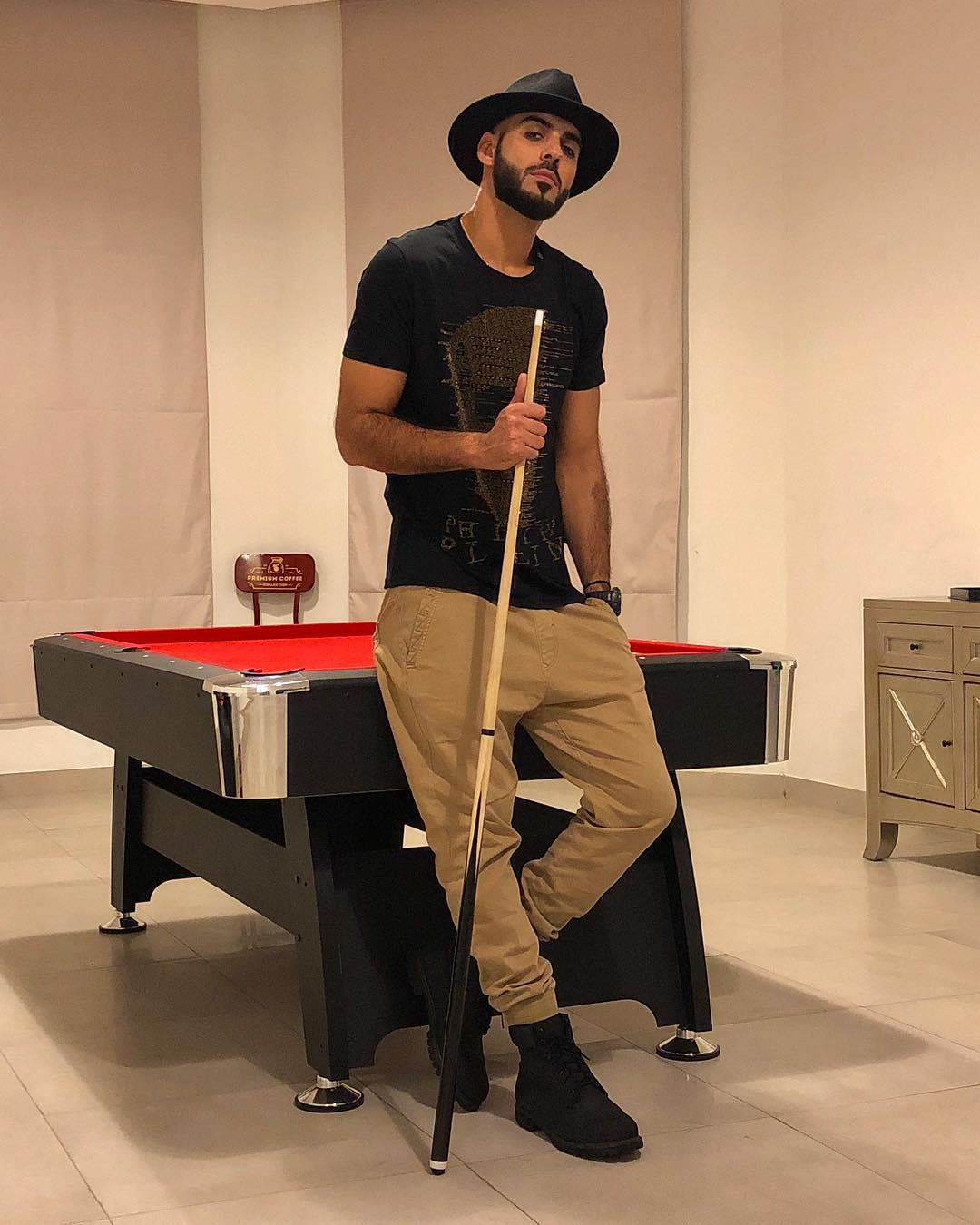 Anh chàng thường xuyên đăng tải những câu nói truyền cảm hứng sống tích cực đến người theo dõi qua trang cá nhân. Ảnh: Tổng hợp