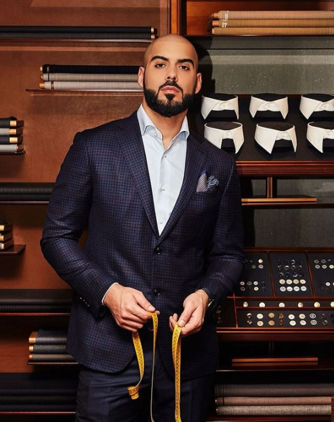 Bộ râu quai nón nam tính cùng nụ cười "thương hiệu" vẫn được anh chàng giữ nguyên sau 7 năm.