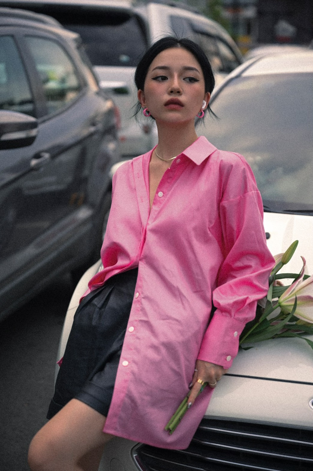 Vậy nên phong cách nền nã mới của Linh Ngọc Đàm quả thật khác biệt so với hình ảnh mọi khi của cô, bộ ảnh mới tung ra đã nhanh chóng nhận về lượng tương tác khá "khủng".