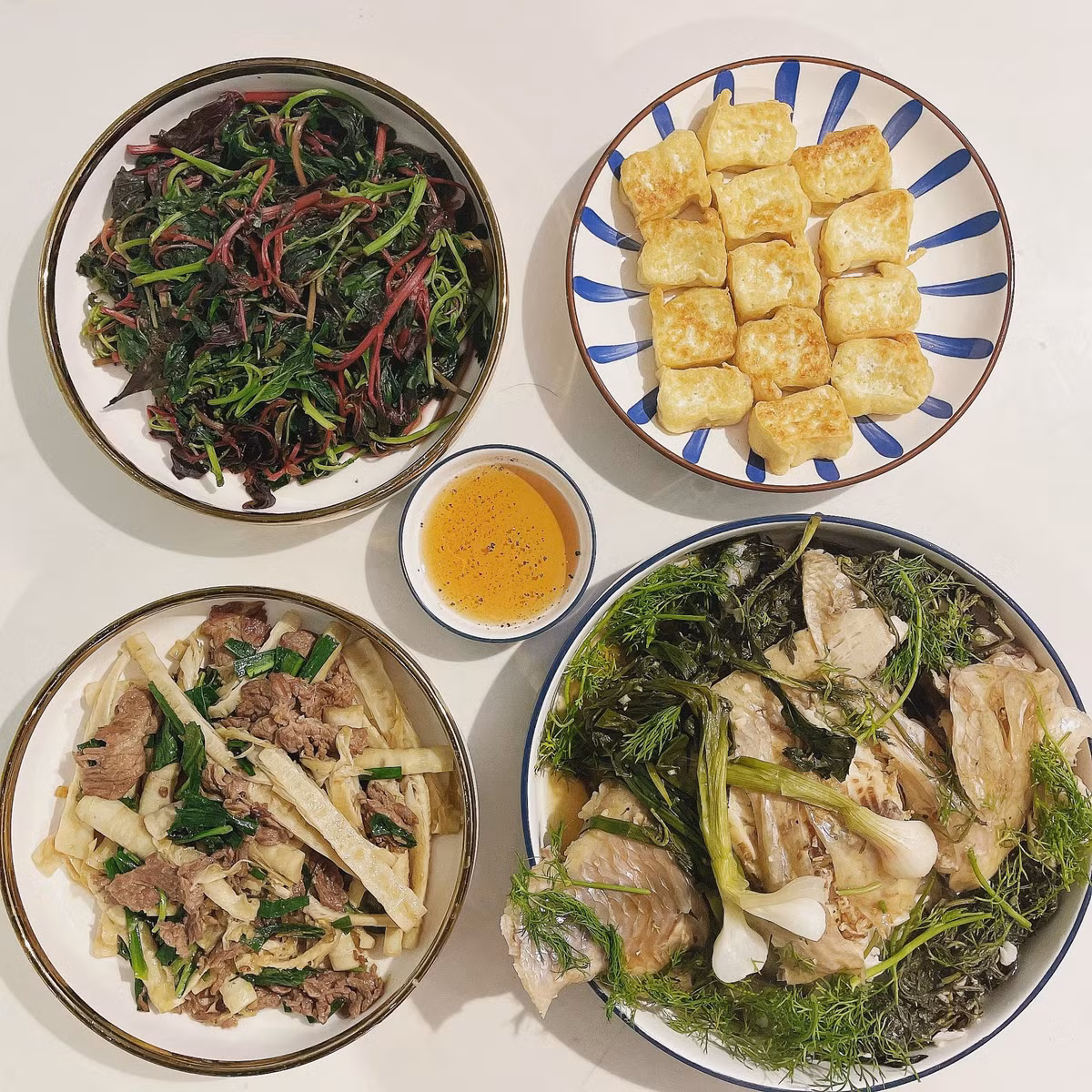 Mỗi ngày nghĩ ăn gì khiến nhiều chị em đau đầu, nhưng những mâm cơm của chị Thuý có thể là gợi ý cho các mẹ đảm.