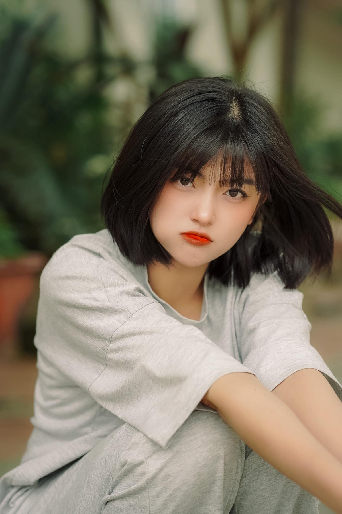 Nhan sắc của Hương Ly ngày càng xinh đẹp, đằm thắm hơn xưa. Cô nàng không ngần ngại thử nhiều phong cách, nhận về lời khen không đếm xuể.