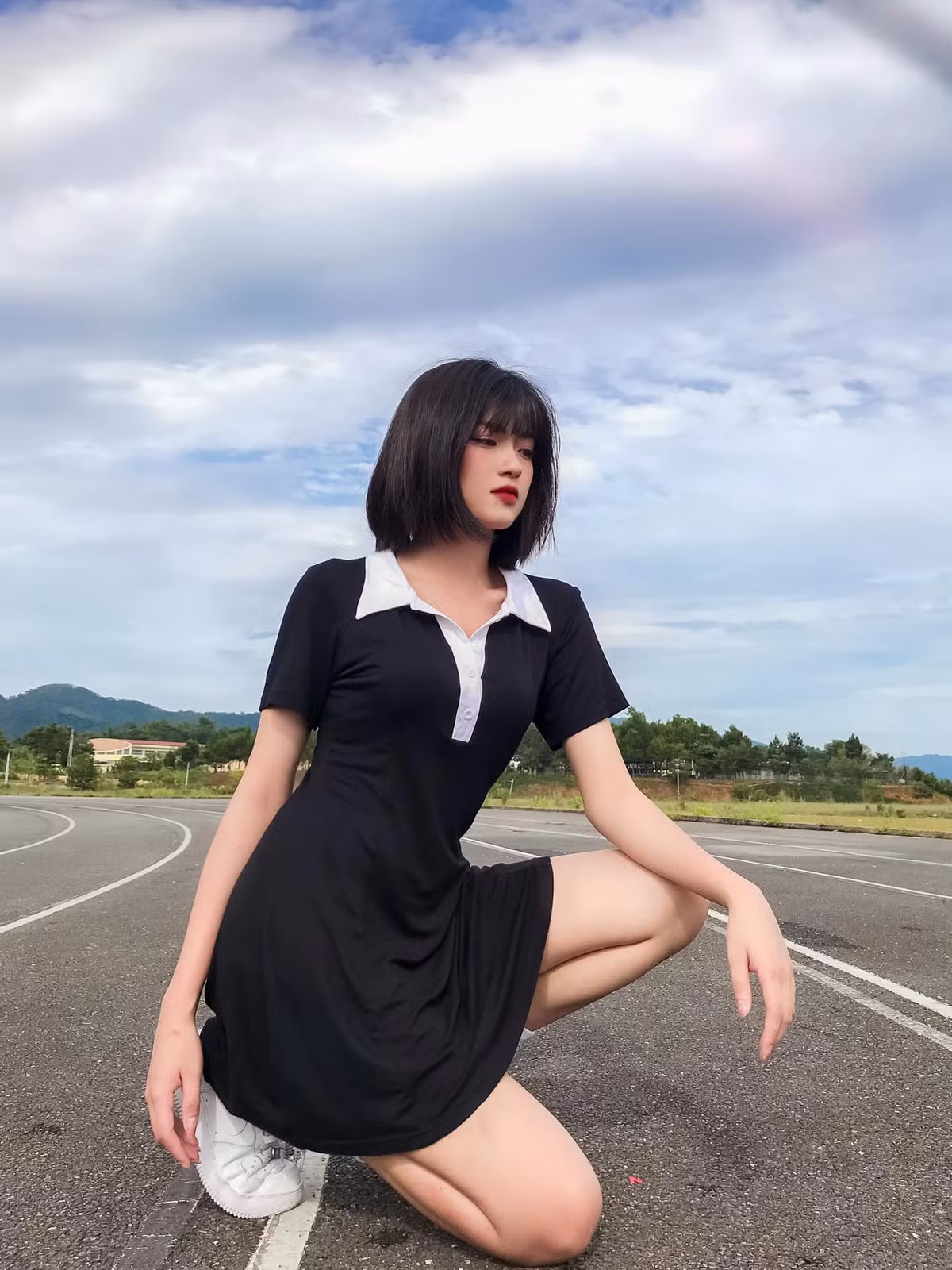 Từng có thời gian du học tại Trung Quốc, tuy nhiên, do dịch bệnh diễn biến phức tạp, hiện nay Hương Ly đã trở về quê nhà.