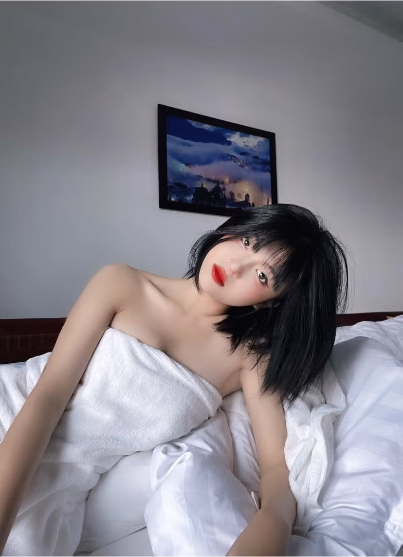 Dù đã mạnh dạn hơn trong việc lựa chọn trang phục, thế nhưng không thể phủ nhận được nhan sắc của Hương Ly vẫn xinh đẹp như xưa.