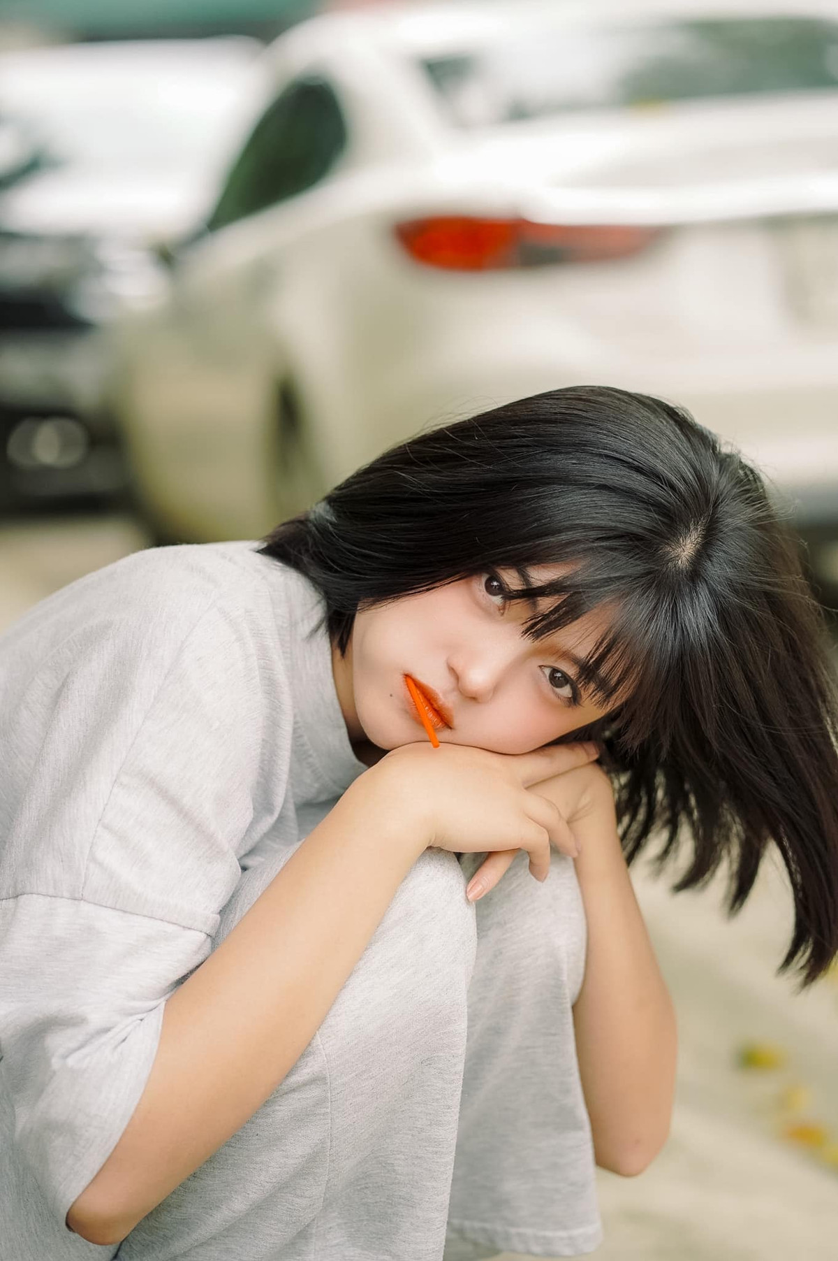 Tại Lào Cai, gái xinh 2K dành thời gian phụ giúp công việc kinh doanh của gia đình và theo đuổi công việc người mẫu ảnh.