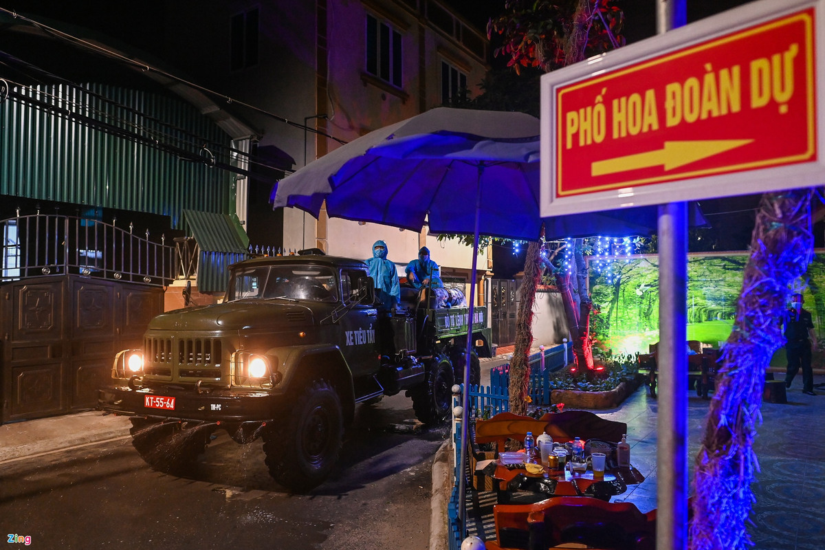 Phong toa 4 thon o Ha Noi luc nua dem