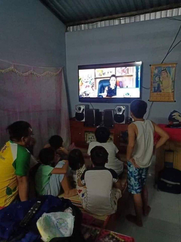 Đây là con số kỷ lục không chỉ so với những lần livestream của bà Hằng trước đó mà còn vượt xa cả "Tứ Hoàng" streamer hay các ngôi sao khác.