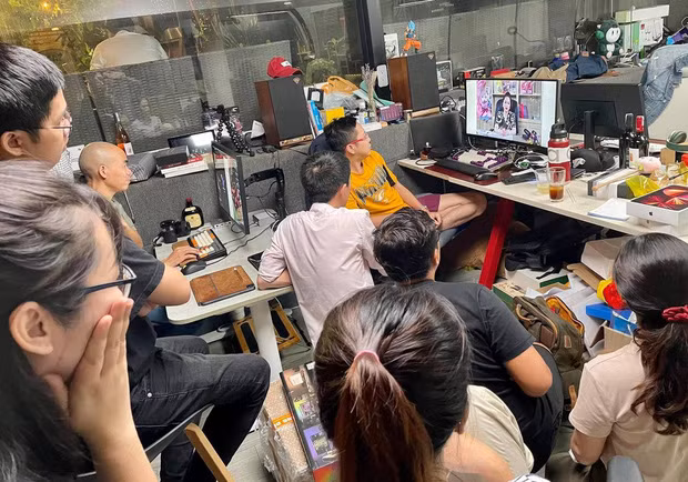 Có lẽ chưa khi nào, cộng đồng mạng lại đón chờ xem livestream của một streamer nghiệp dư như vậy.