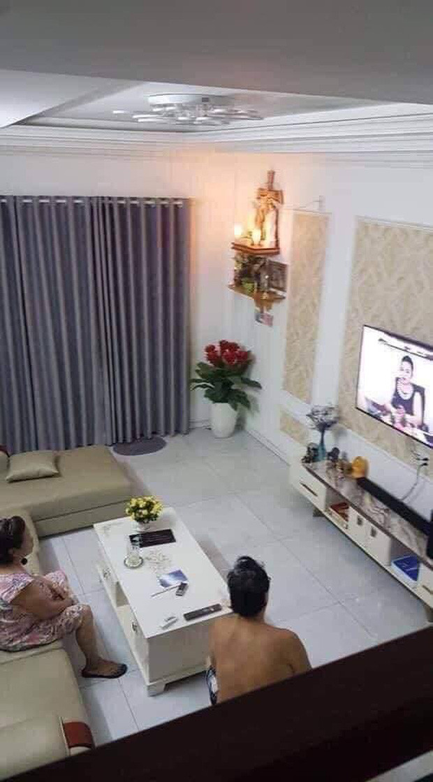 Sức hút livestream của nữ đại gia Phương Hằng được thể hiện ở con số người xem của bà, có thời điểm lên đến 300 ngàn người xem cùng lúc.
