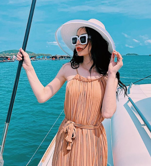 Con đường nghệ thuật của Tường Vi cũng rộng mở hơn sau khi tham gia cuộc thi "Đại sứ Hoàn mỹ". Ảnh: Tổng hợp