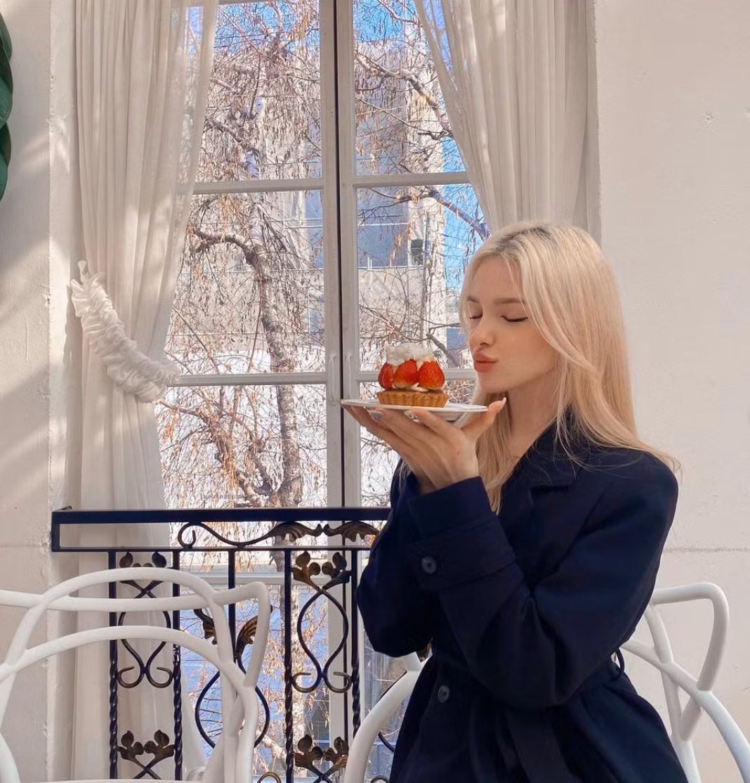 Mỗi bài đăng của cô nàng đều luôn thu hút hàng trăm nghìn lượt tương tác và nhiều lời ngợi khen có cánh.