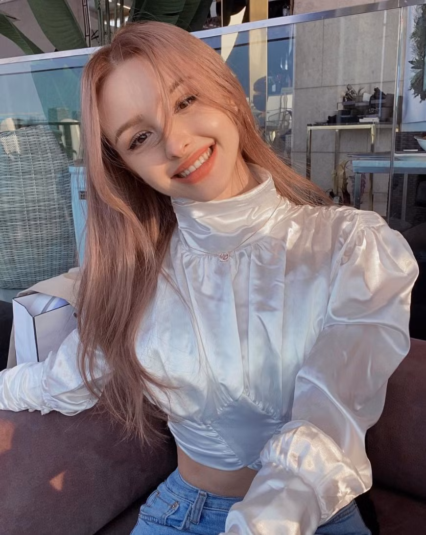 Elina cũng được nhiều người yêu mến bởi gương mặt đẹp ngọt ngào tựa búp bê. Ảnh: IGNV