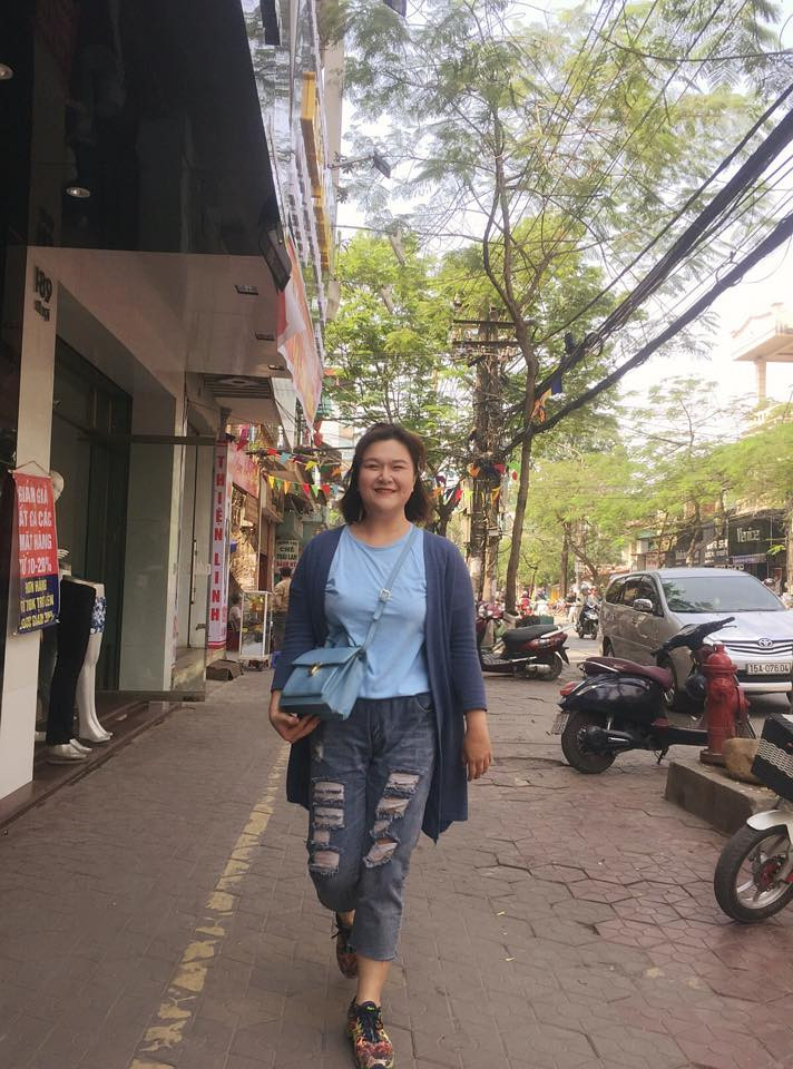 Mặc dù không có số đo ba vòng chuẩn chỉ nhưng vóc dáng thon gọn đi rất nhiều của cô nàng trong những tấm hình chụp mới đây khiến cộng đồng mạng không khỏi ngạc nhiên.