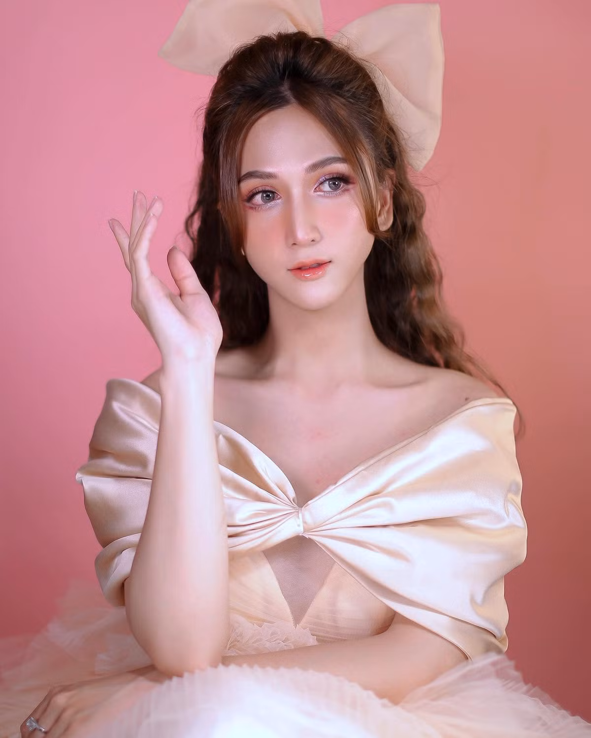 Nếu không giới thiệu và không đăng ảnh của mình trước đây, chắc chẳng ai tin, cô từng mang hình hài của một chàng trai.